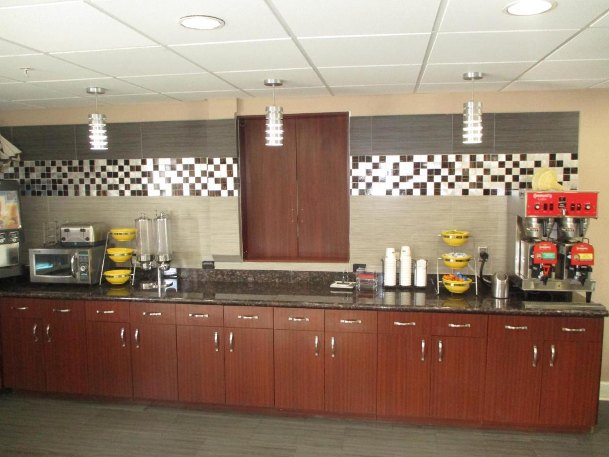 Days Inn & Suites By Wyndham Sam Houston Tollway Jersey Village Eksteriør billede