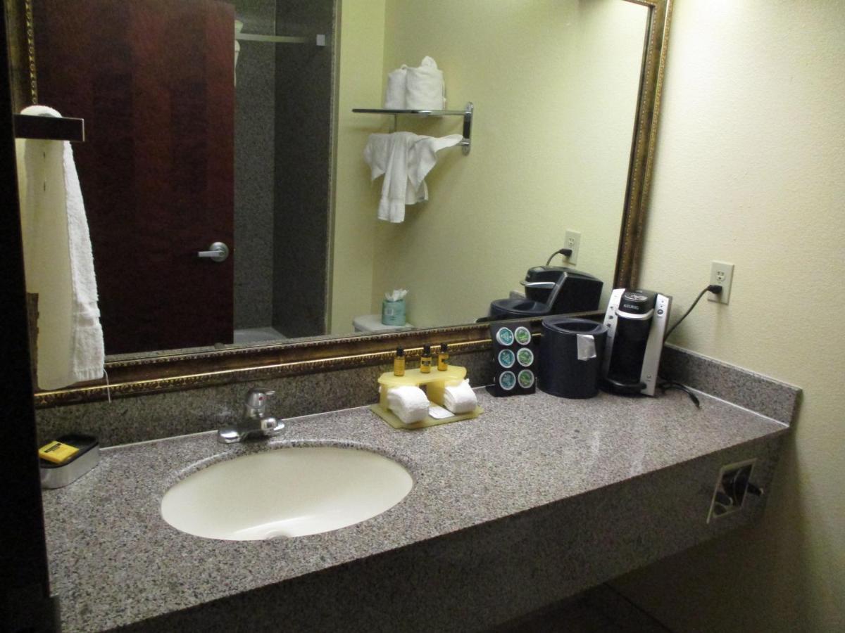 Days Inn & Suites By Wyndham Sam Houston Tollway Jersey Village Eksteriør billede