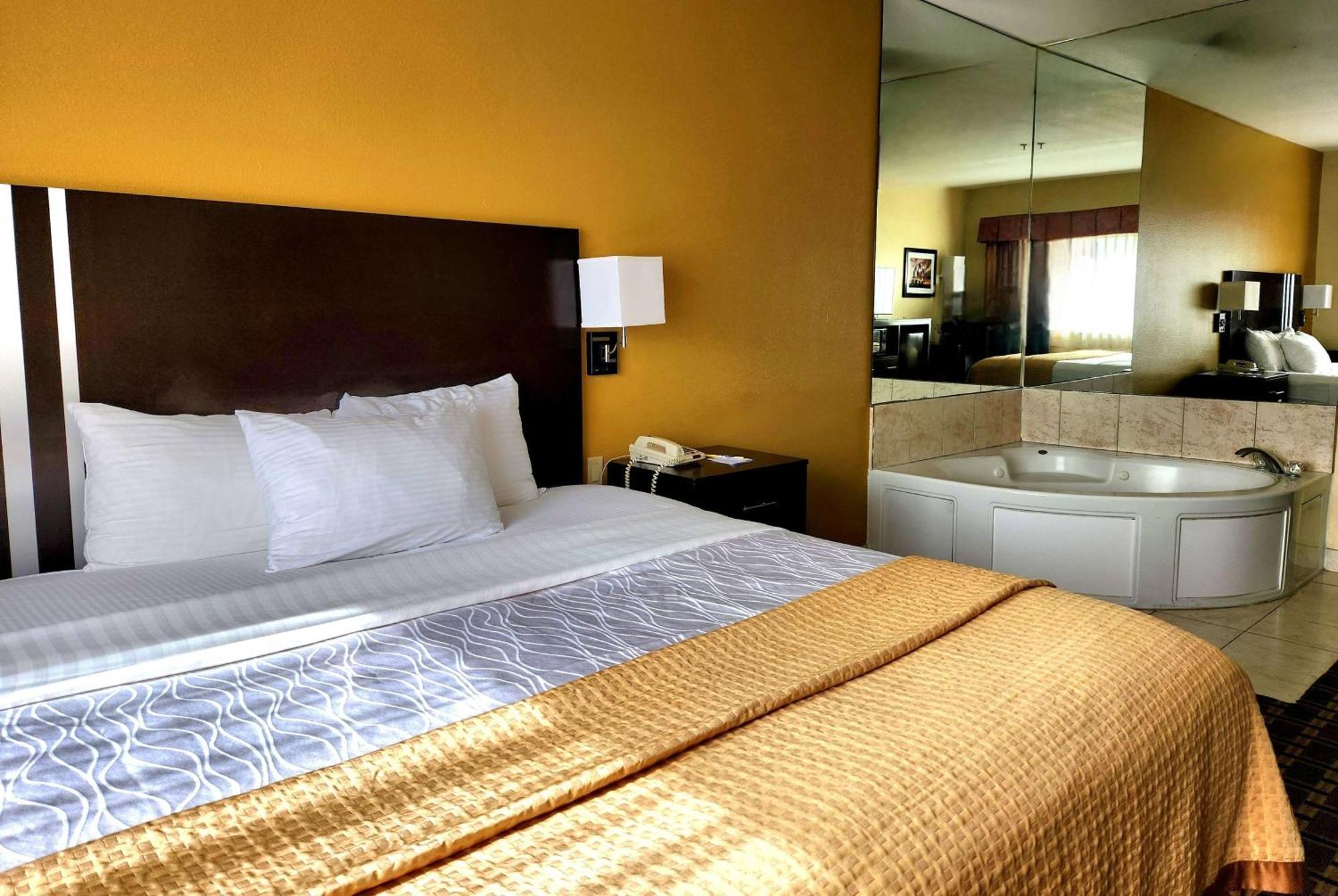 Days Inn & Suites By Wyndham Sam Houston Tollway Jersey Village Eksteriør billede