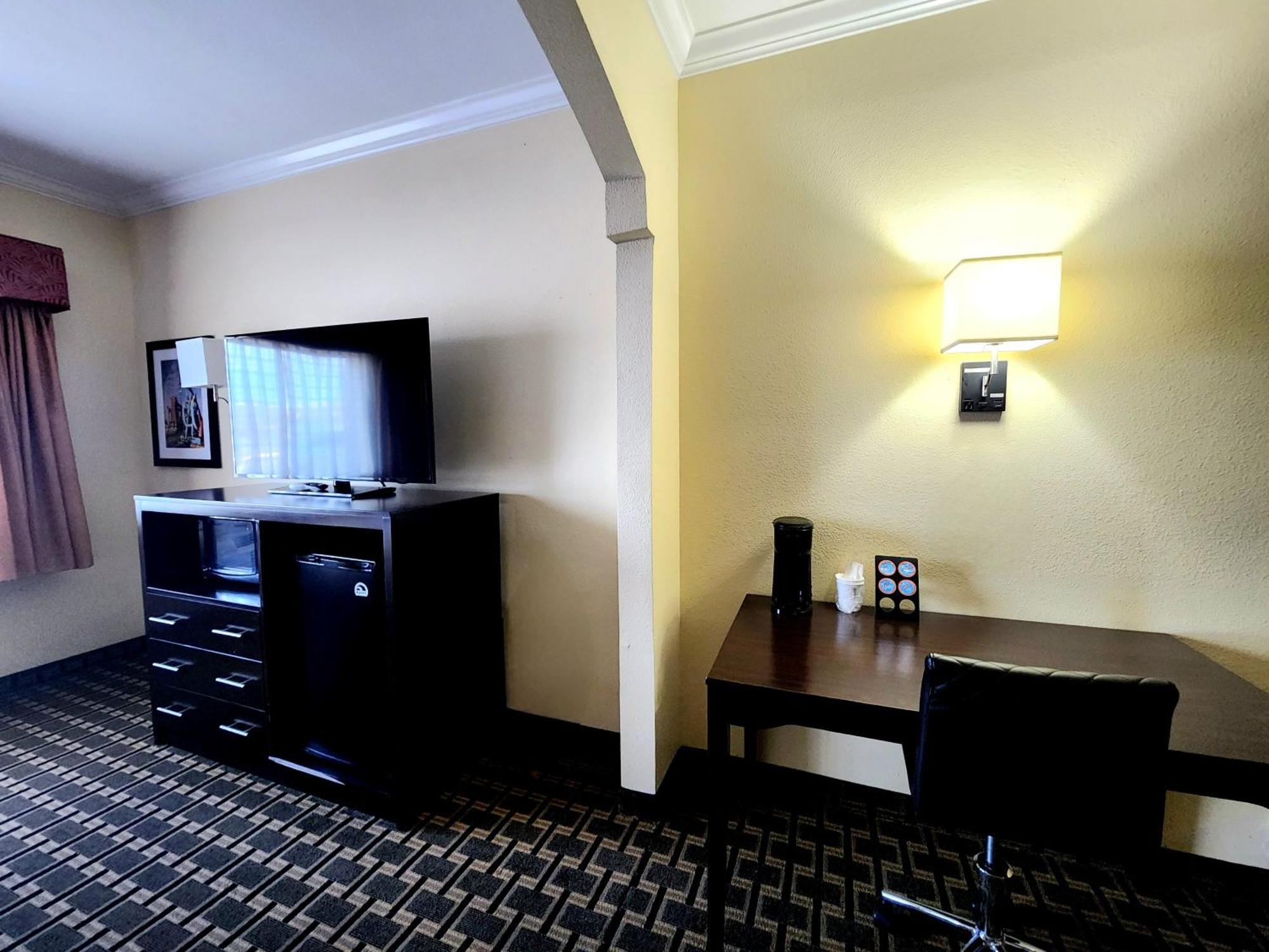Days Inn & Suites By Wyndham Sam Houston Tollway Jersey Village Eksteriør billede