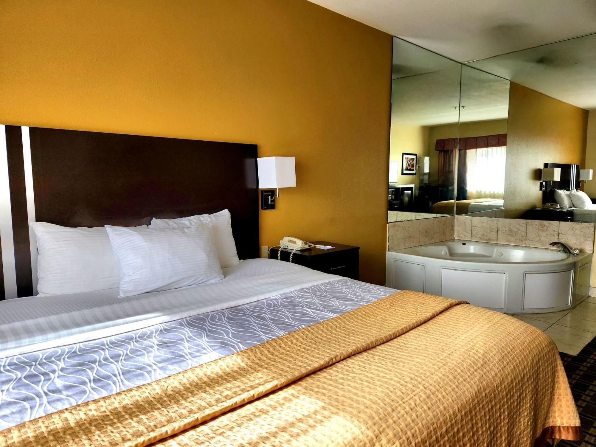 Days Inn & Suites By Wyndham Sam Houston Tollway Jersey Village Eksteriør billede