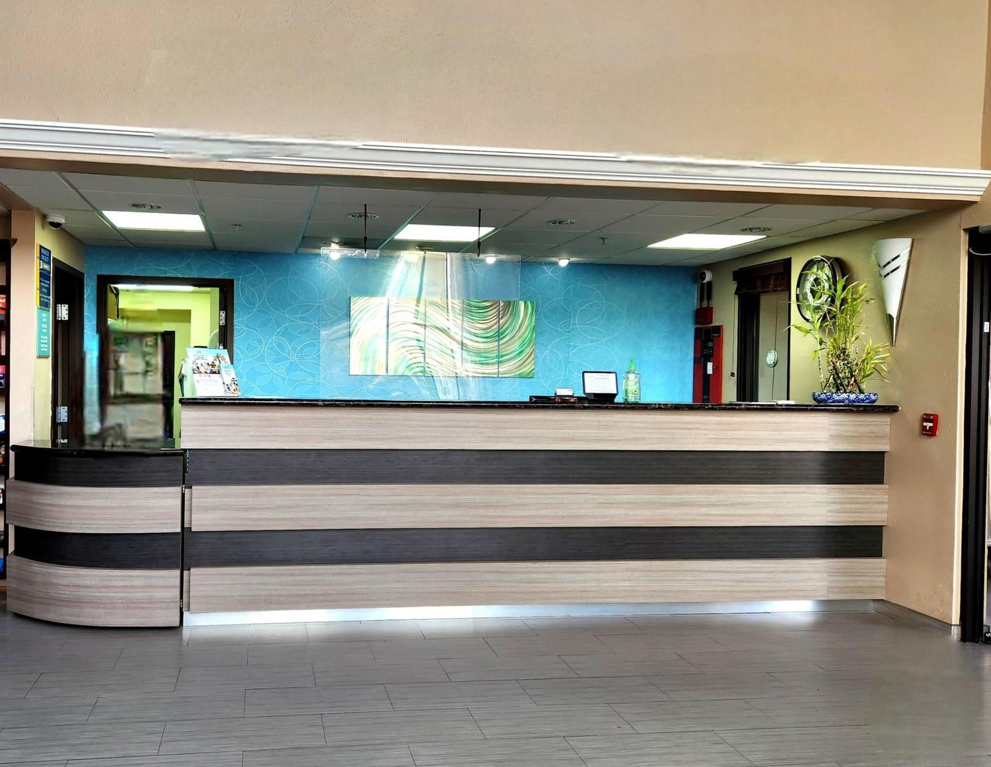Days Inn & Suites By Wyndham Sam Houston Tollway Jersey Village Eksteriør billede