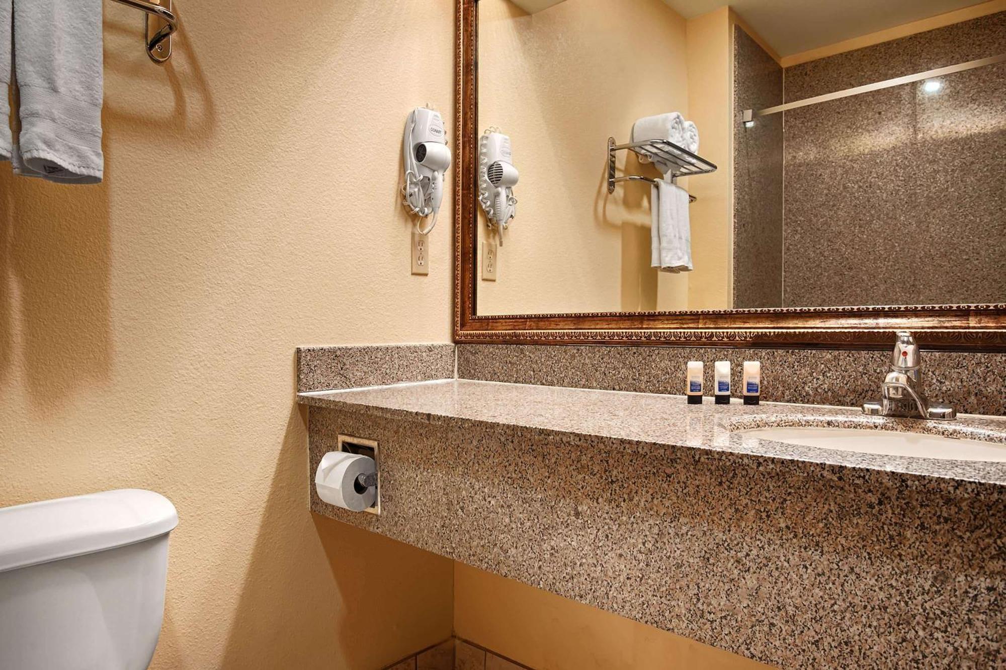 Days Inn & Suites By Wyndham Sam Houston Tollway Jersey Village Eksteriør billede