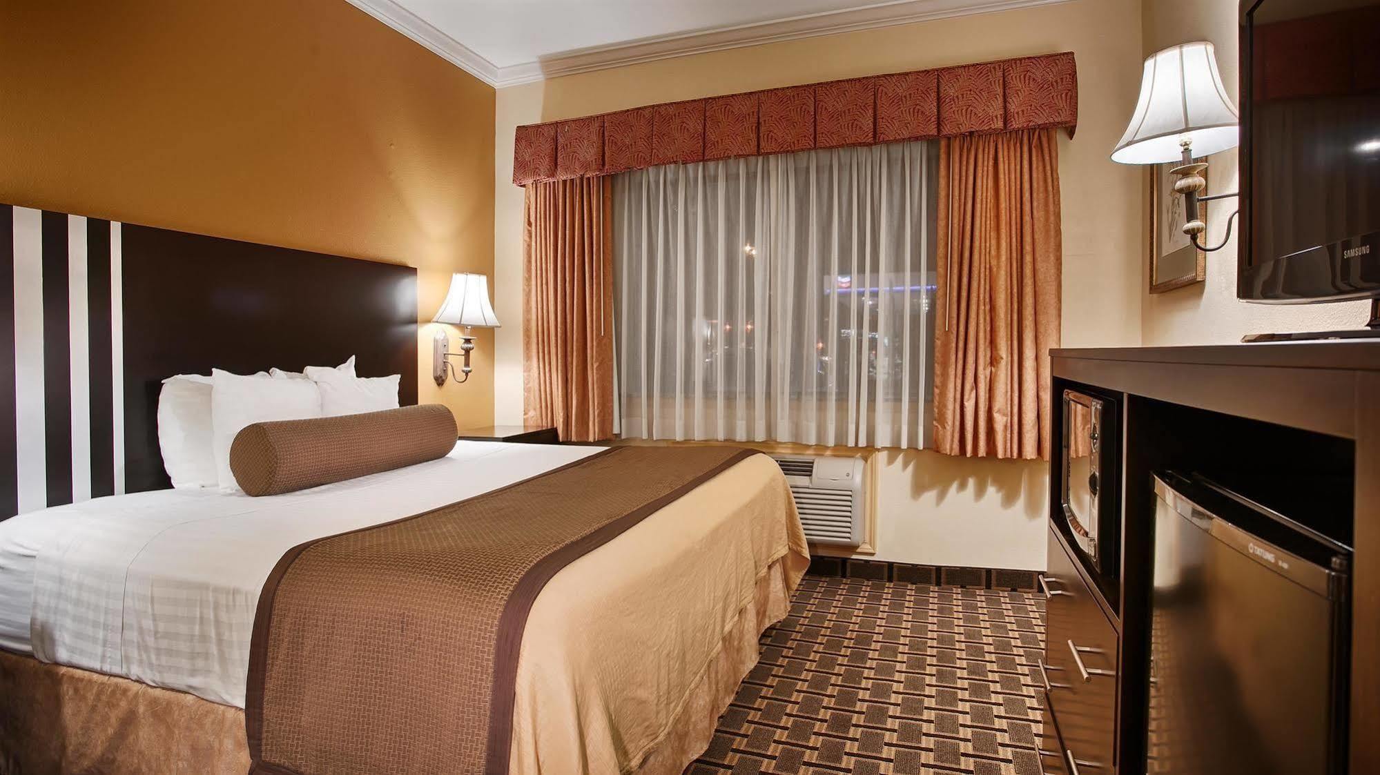 Days Inn & Suites By Wyndham Sam Houston Tollway Jersey Village Eksteriør billede